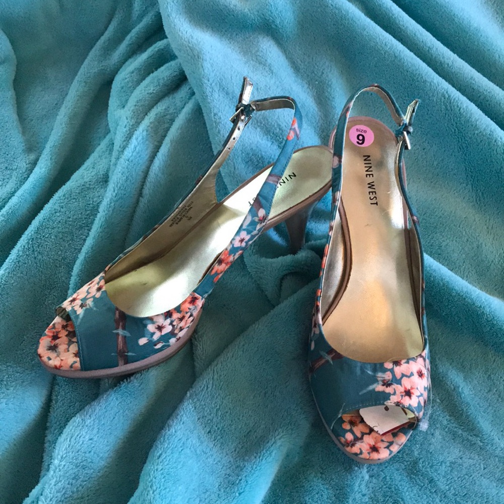 Heels, peep toe